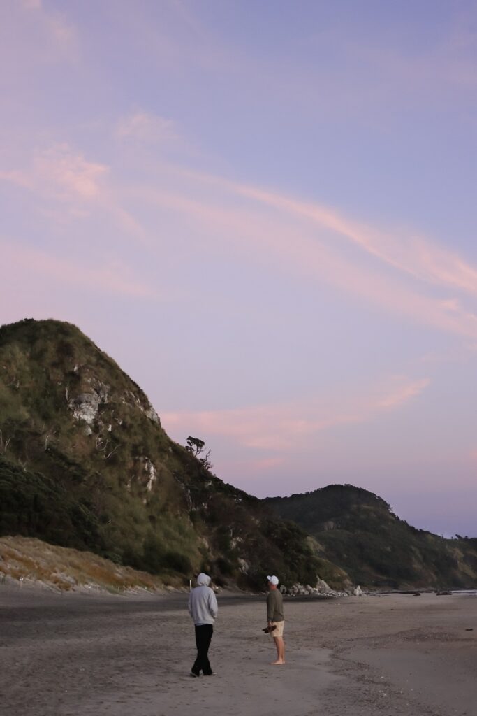 A photo showing the pink and blue sky during sunrise at Mangawhai heads