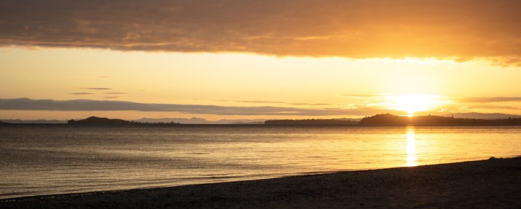 One of the best Auckland sunrise Instagram sports, Cheltenham Beach, on Aucklands North Shore