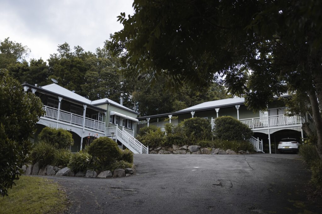 A picture of the colonial styles house which is Maiala Park Lodge in Mt Glorious