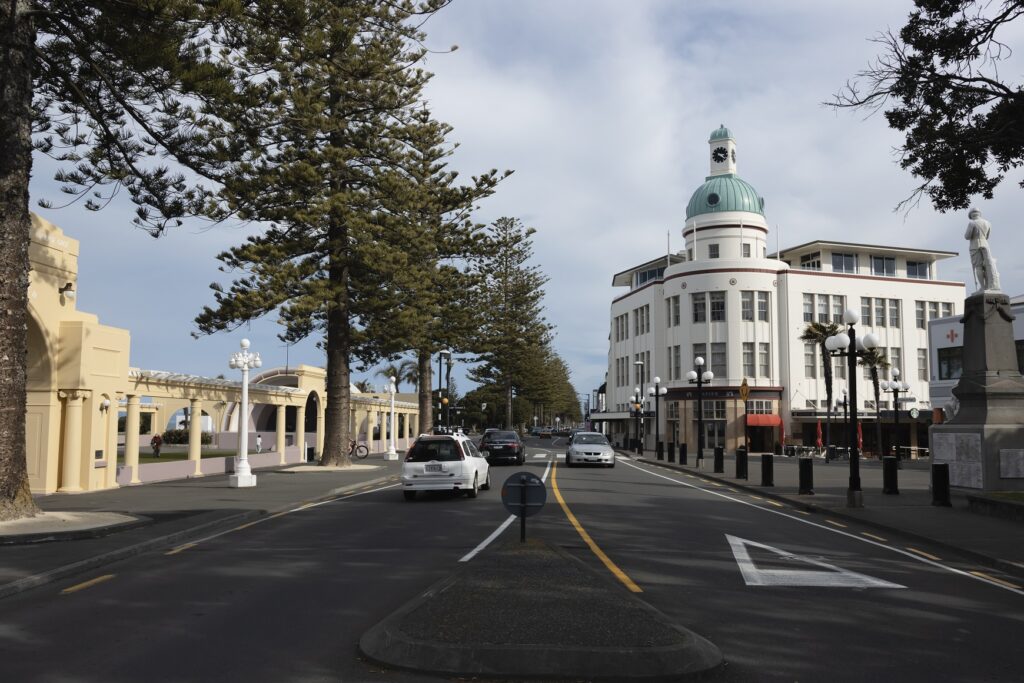 Best things to do in Napier: This photo shows Marine Parade in Napier with Art Deco buildings in the background